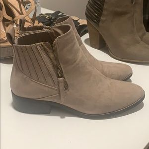 Lexi & Abbie flat tan boots